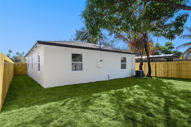 2241 Hope St, Hollywood, FL 33020