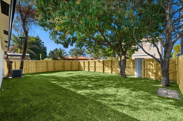 2241 Hope St, Hollywood, FL 33020