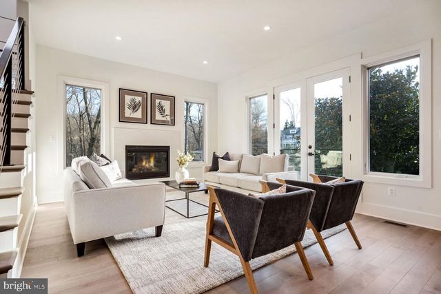 2936 N OXFORD ST, Arlington, VA 22207