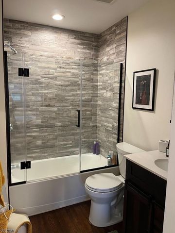 32 Church St, Milford Boro, NJ 08848
