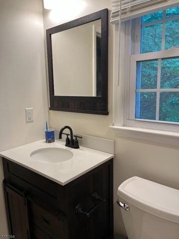 32 Church St, Milford Boro, NJ 08848