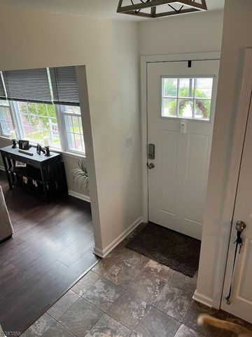 32 Church St, Milford Boro, NJ 08848