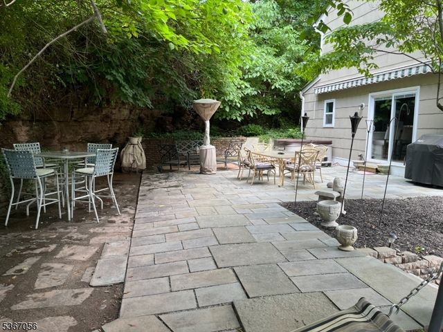 32 Church St, Milford Boro, NJ 08848