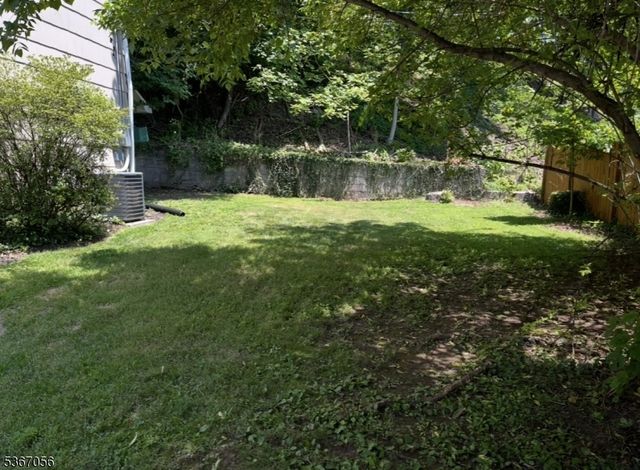 32 Church St, Milford Boro, NJ 08848