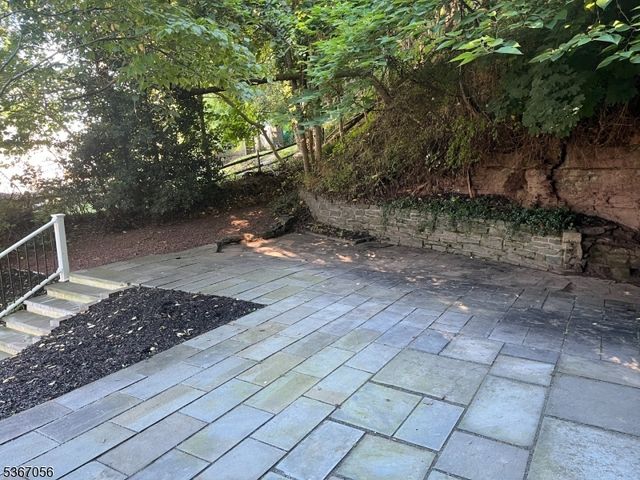 32 Church St, Milford Boro, NJ 08848