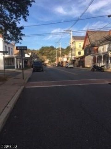 32 Church St, Milford Boro, NJ 08848