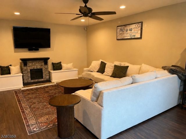 32 Church St, Milford Boro, NJ 08848