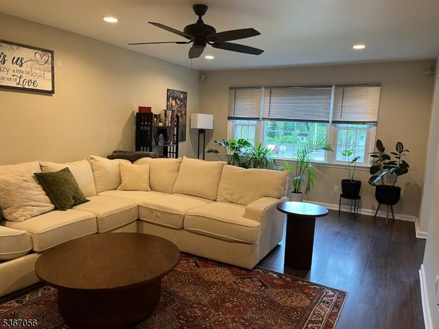 32 Church St, Milford Boro, NJ 08848