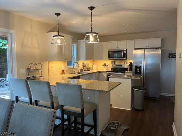 32 Church St, Milford Boro, NJ 08848