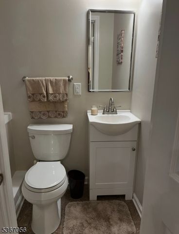 32 Church St, Milford Boro, NJ 08848