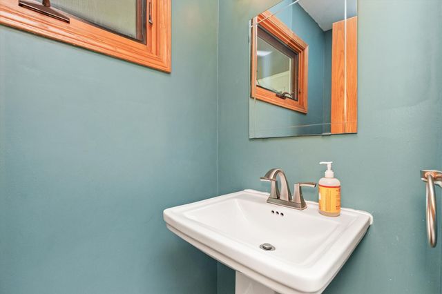 3937 Aurora Avenue, Des Moines, IA 50310