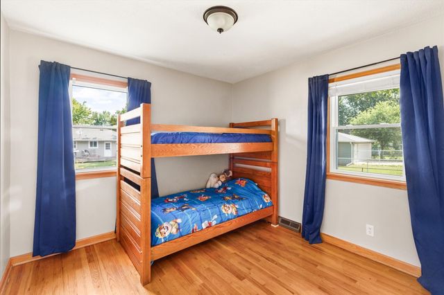 3937 Aurora Avenue, Des Moines, IA 50310
