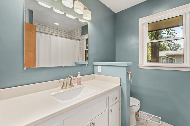3937 Aurora Avenue, Des Moines, IA 50310
