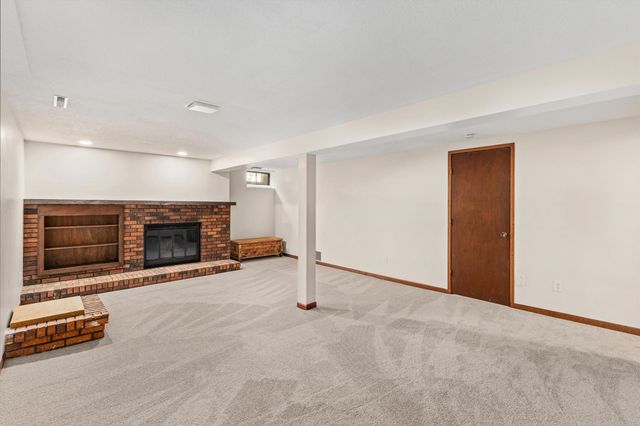 3937 Aurora Avenue, Des Moines, IA 50310