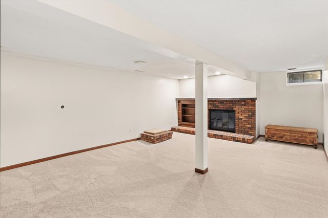 3937 Aurora Avenue, Des Moines, IA 50310