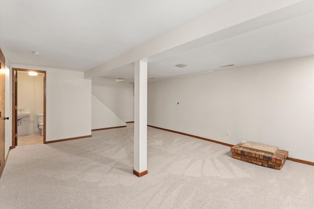 3937 Aurora Avenue, Des Moines, IA 50310