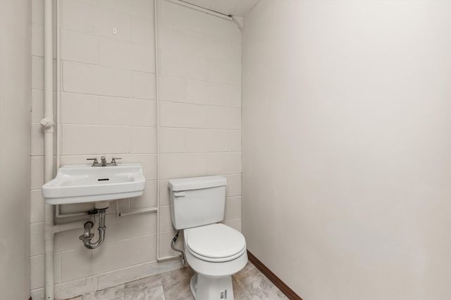 3937 Aurora Avenue, Des Moines, IA 50310