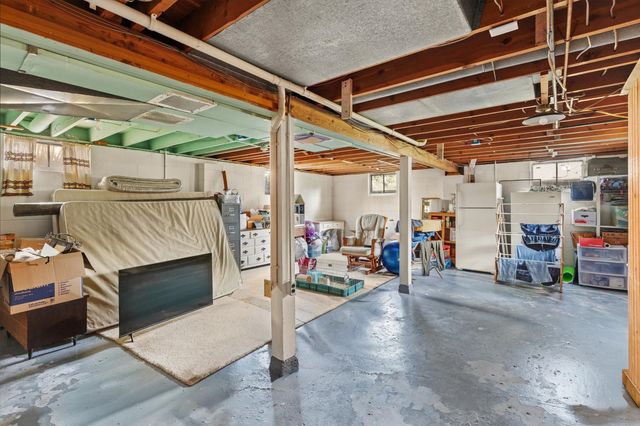 3937 Aurora Avenue, Des Moines, IA 50310
