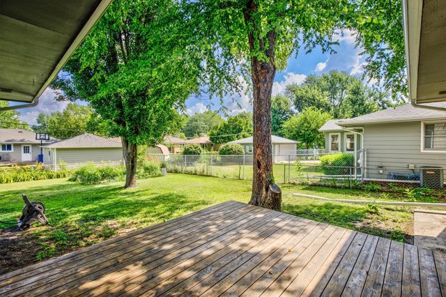 3937 Aurora Avenue, Des Moines, IA 50310
