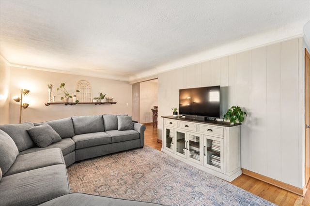 3937 Aurora Avenue, Des Moines, IA 50310
