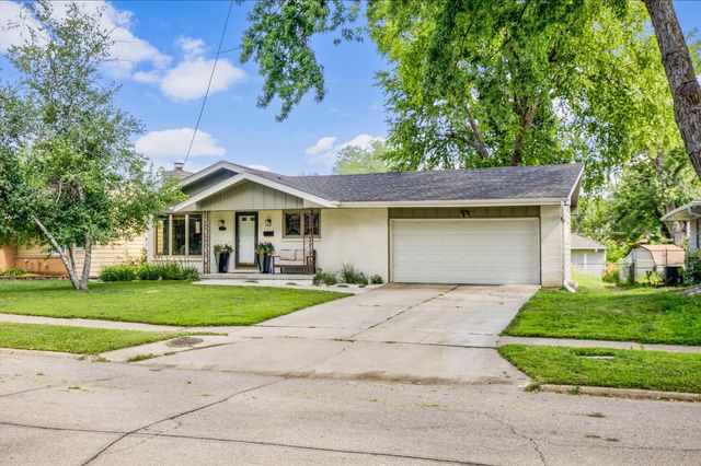 3937 Aurora Avenue, Des Moines, IA 50310
