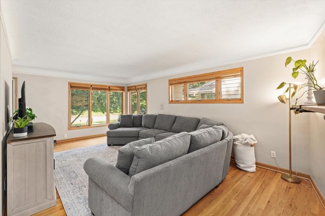 3937 Aurora Avenue, Des Moines, IA 50310