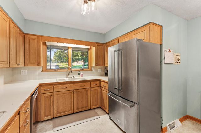 3937 Aurora Avenue, Des Moines, IA 50310