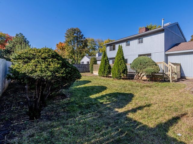 380 Ventura Club Drive, Roselle, IL 60172