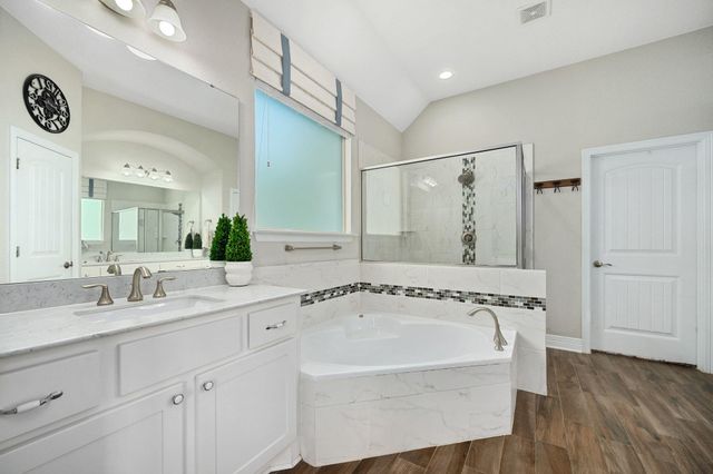 204 Montalcino LN, Georgetown, TX 78628