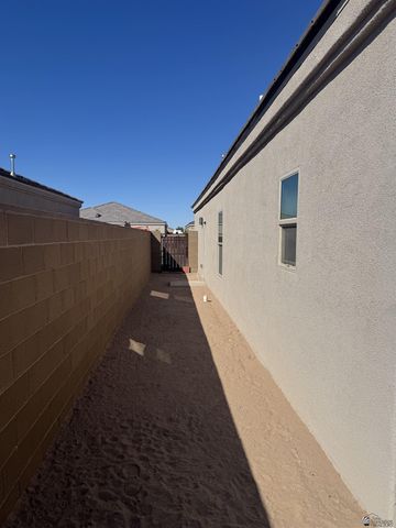 3527 S Ostrich Dr, Yuma, AZ 85365