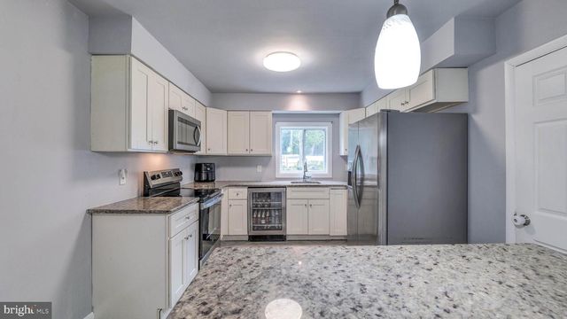 239 BLUE ANCHOR RD, Sicklerville, NJ 08081