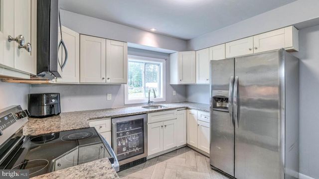 239 BLUE ANCHOR RD, Sicklerville, NJ 08081