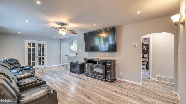 239 BLUE ANCHOR RD, Sicklerville, NJ 08081