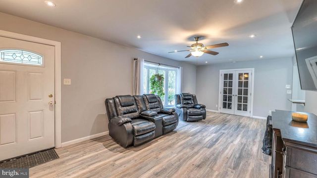 239 BLUE ANCHOR RD, Sicklerville, NJ 08081