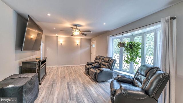 239 BLUE ANCHOR RD, Sicklerville, NJ 08081