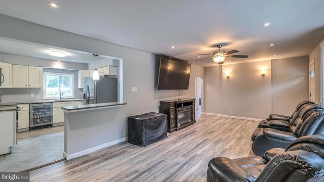 239 BLUE ANCHOR RD, Sicklerville, NJ 08081