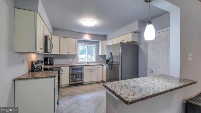 239 BLUE ANCHOR RD, Sicklerville, NJ 08081