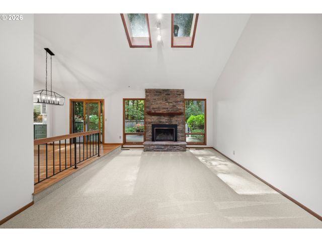17280 Sw OAKENSHIELD Ct, Portland, OR 97224