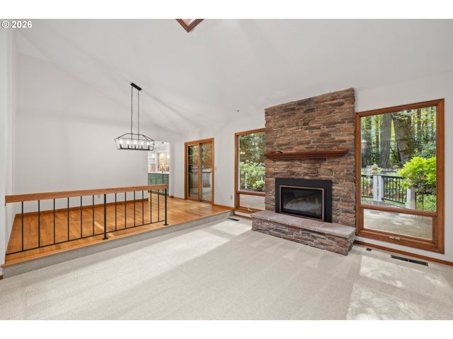 17280 Sw OAKENSHIELD Ct, Portland, OR 97224