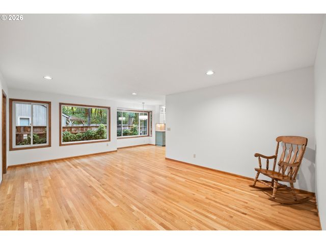 17280 Sw OAKENSHIELD Ct, Portland, OR 97224