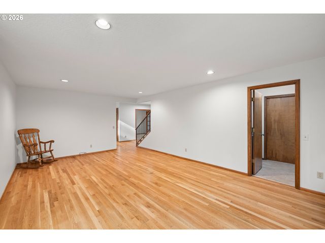 17280 Sw OAKENSHIELD Ct, Portland, OR 97224