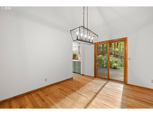 17280 Sw OAKENSHIELD Ct, Portland, OR 97224