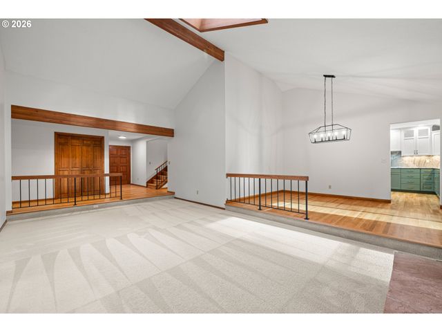 17280 Sw OAKENSHIELD Ct, Portland, OR 97224