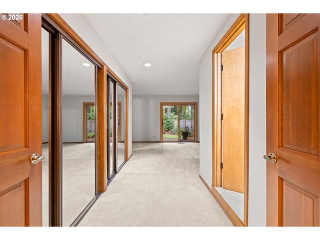 17280 Sw OAKENSHIELD Ct, Portland, OR 97224