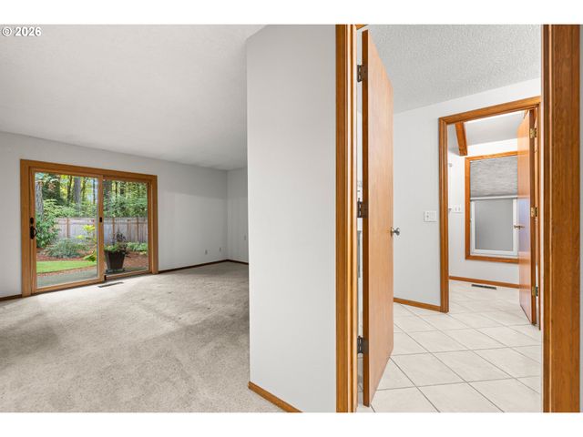 17280 Sw OAKENSHIELD Ct, Portland, OR 97224
