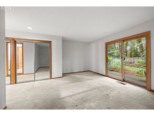 17280 Sw OAKENSHIELD Ct, Portland, OR 97224