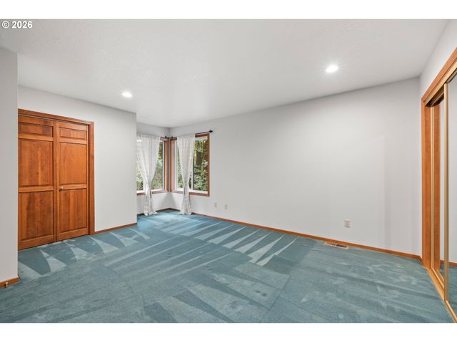 17280 Sw OAKENSHIELD Ct, Portland, OR 97224