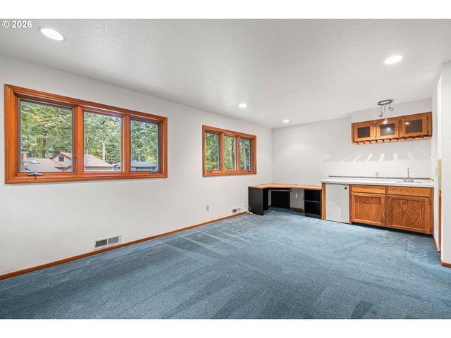 17280 Sw OAKENSHIELD Ct, Portland, OR 97224
