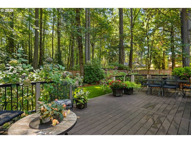 17280 Sw OAKENSHIELD Ct, Portland, OR 97224
