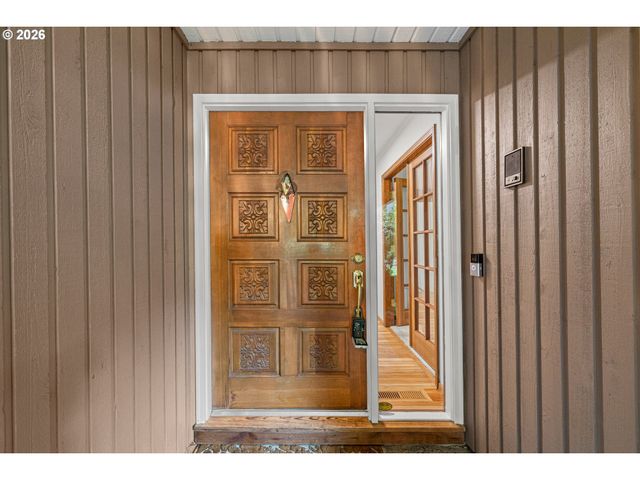 17280 Sw OAKENSHIELD Ct, Portland, OR 97224